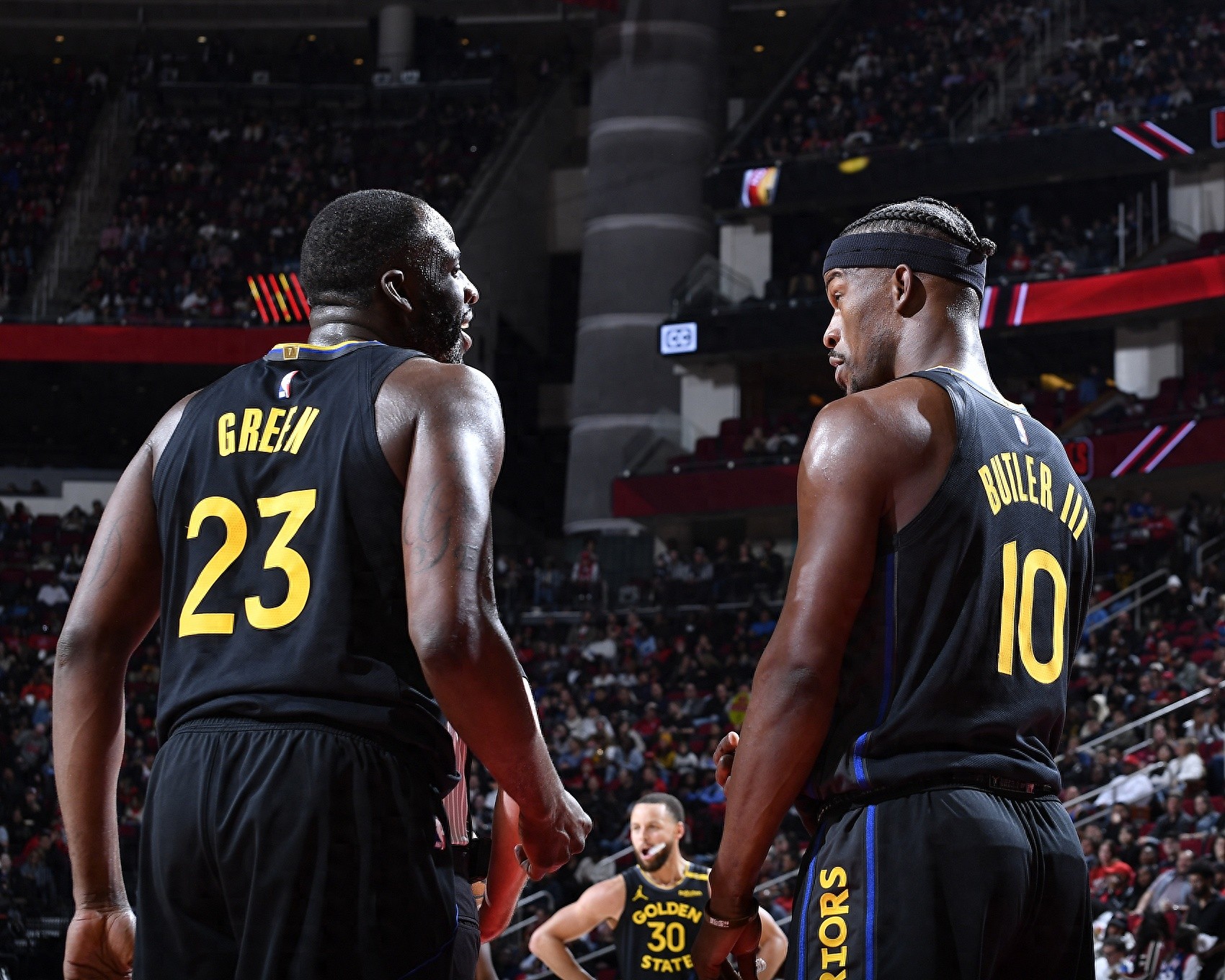 老鹰客场失利,战绩下滑势不可挡的简单介绍 老鹰客场失利,战绩下滑势不可挡的简单介绍