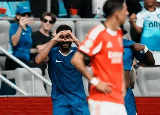 浓眉哥在巴塞罗那比赛中赛况扑朔迷离，逆转引发热议！